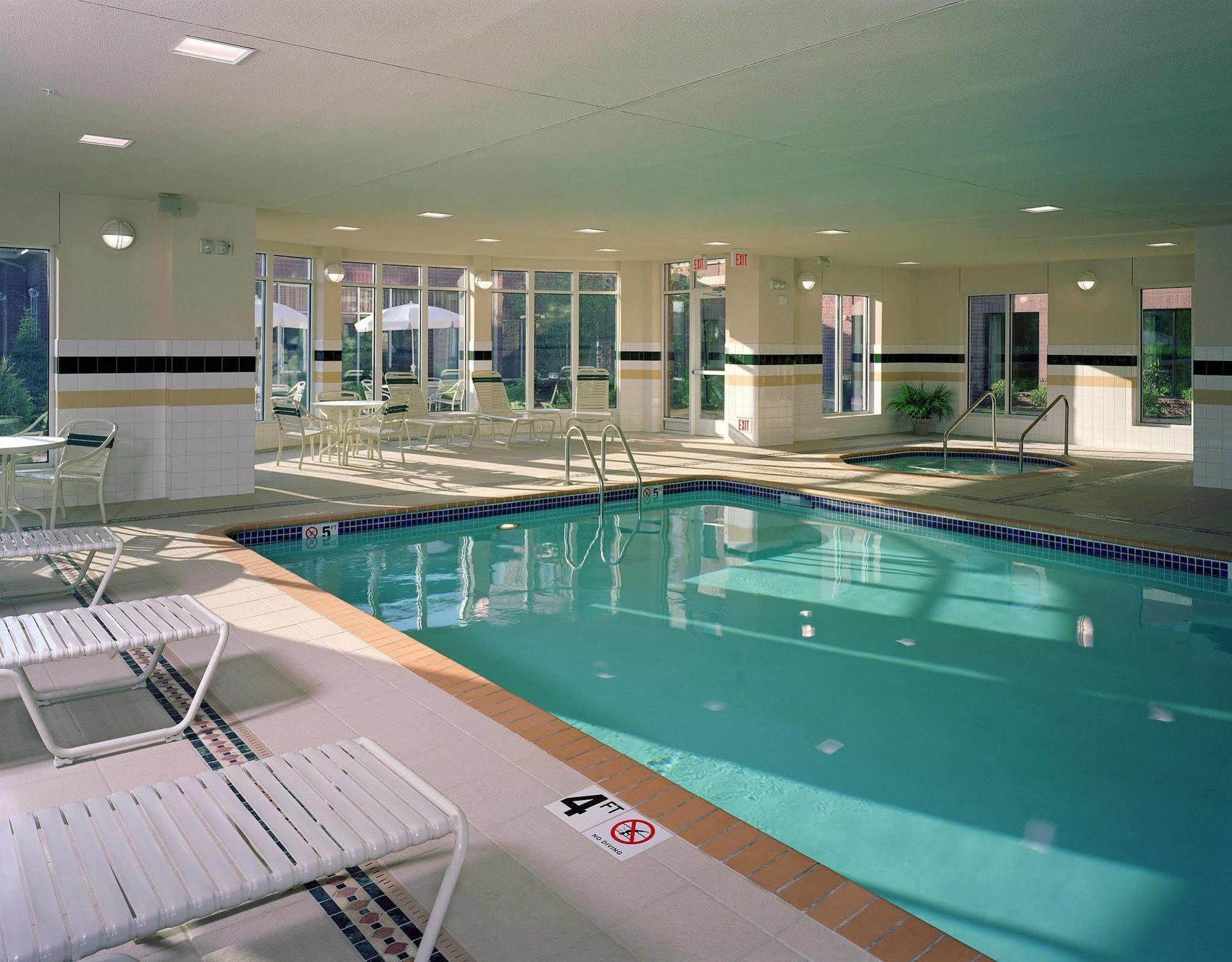 Hilton Garden Inn Minneapolis Maple Grove Konforlar fotoğraf